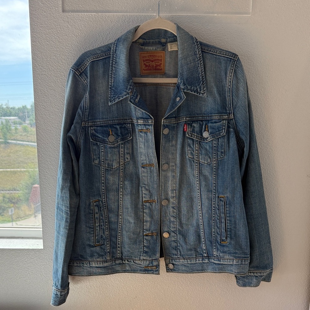Levi's Light/Medium Blue Denim Jacket in XL